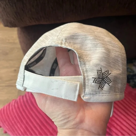 3 Baseball Caps in Black, Gray & White - Picture 4 of 11